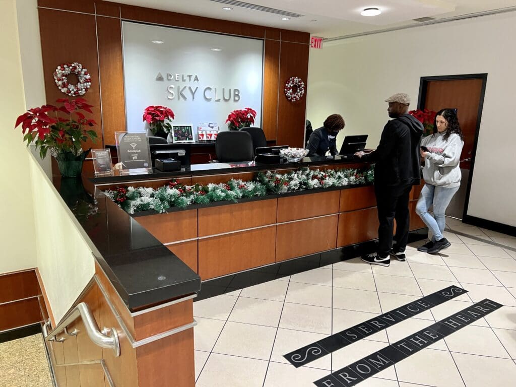 Delta Sky Club TPA Desk