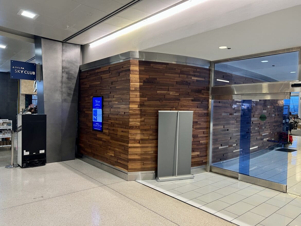 Delta Sky Club SEA Entrance