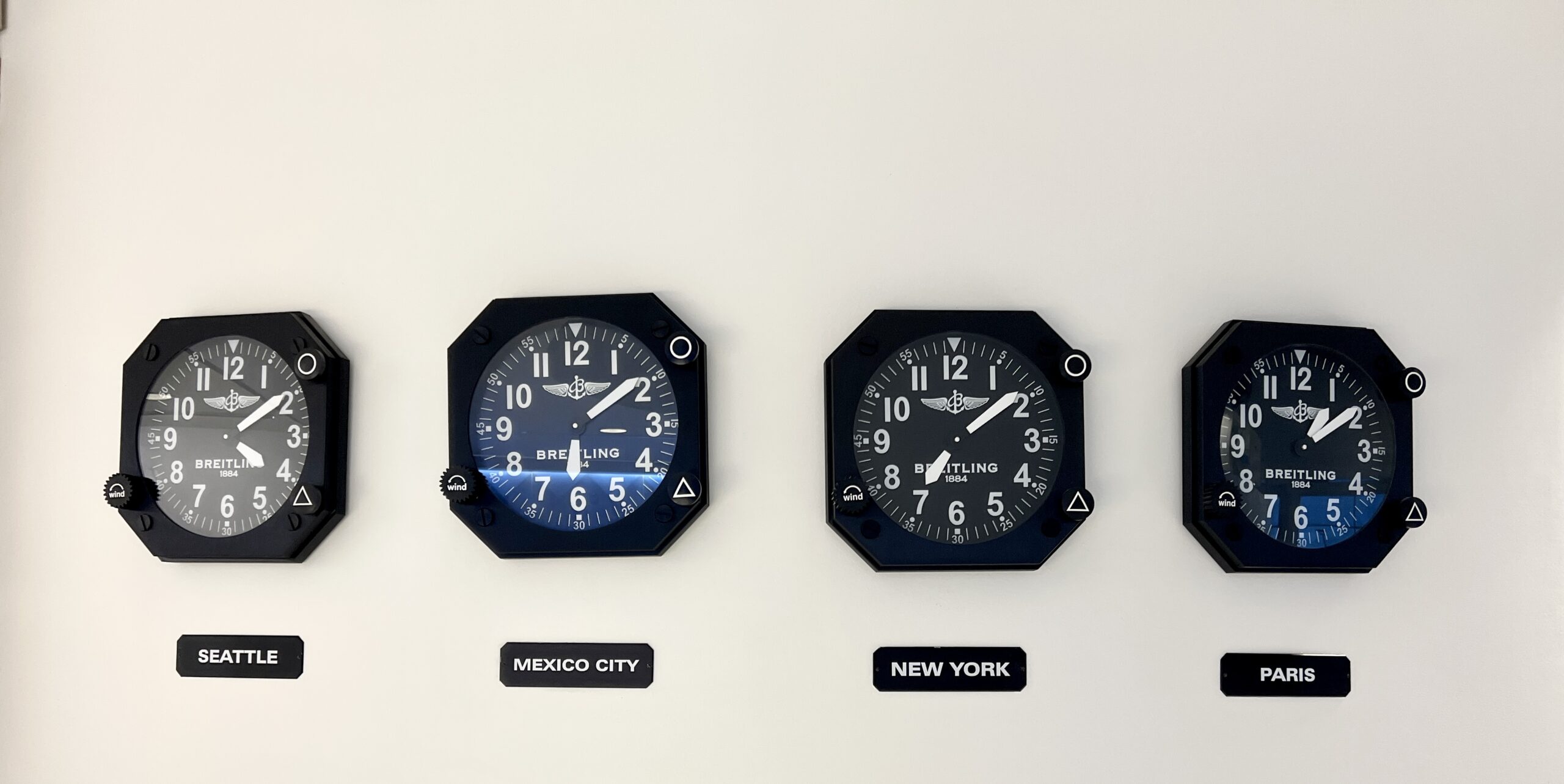Delta Sky Club SEA Clocks