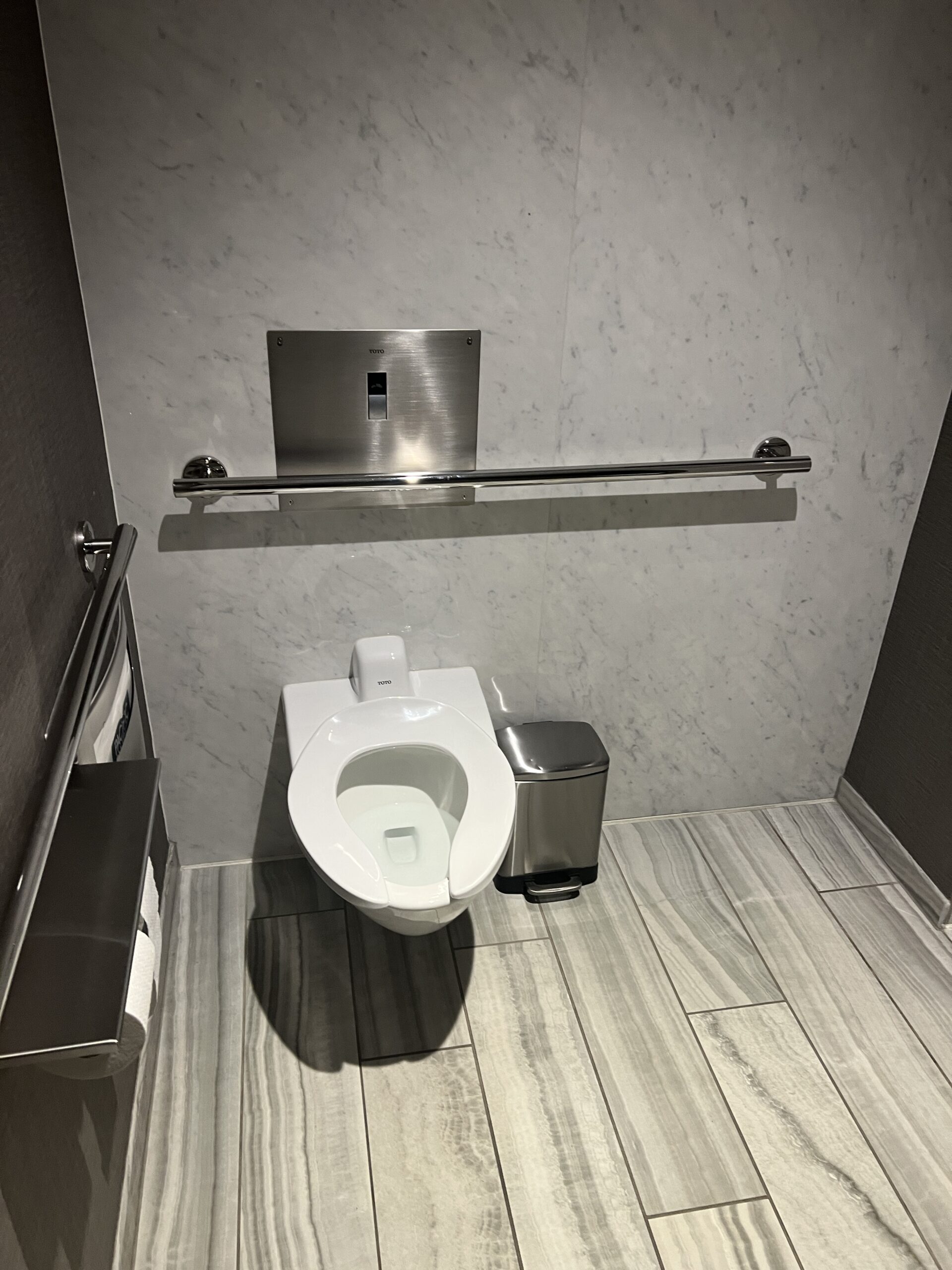 Sky Club LAX Toilet