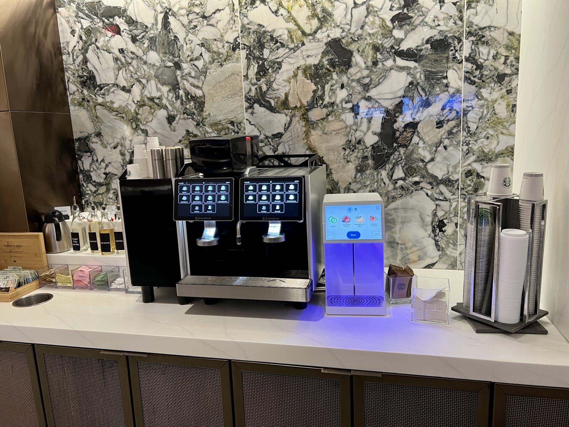 Lounge Review: Delta Sky Club® (ATL - Concourse A) - The Bulkhead Seat