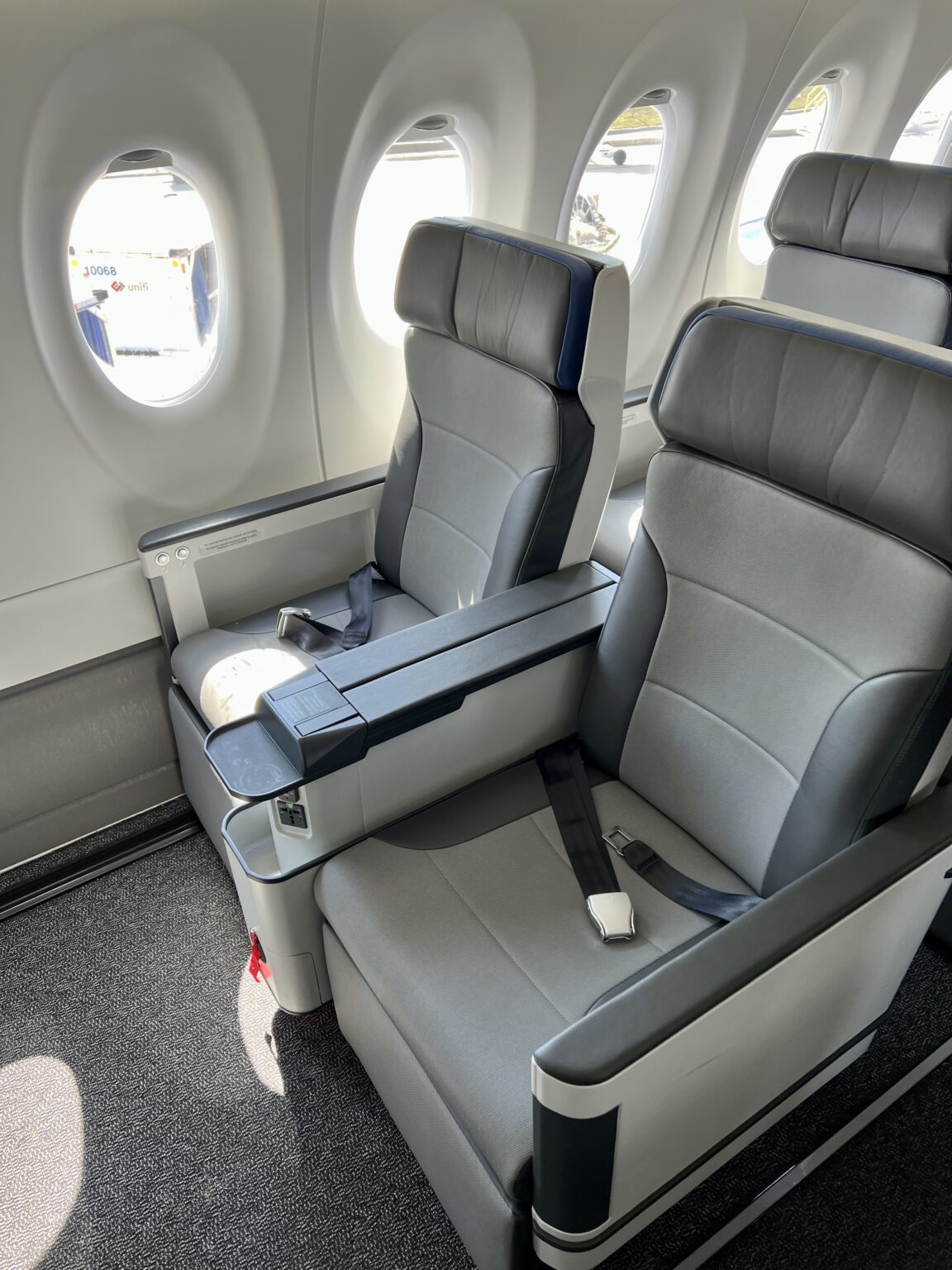 Flight Review: Breeze Airways Airbus A220-300 Nicest Class - TPA-HSV ...