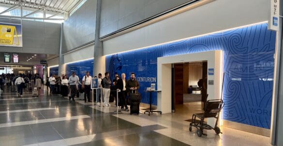 LAS Centurion Lounge Line