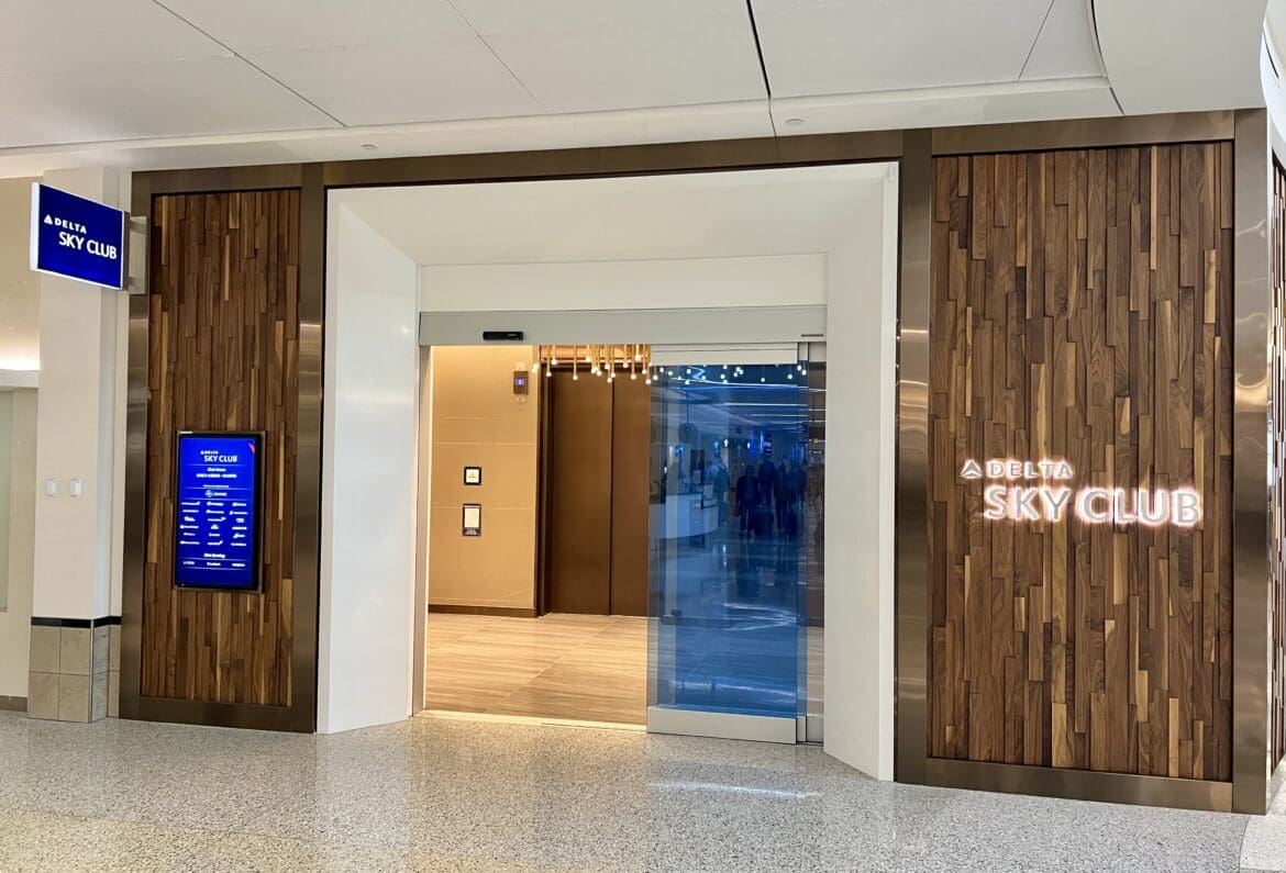 Delta Sky Club MSP Entrance