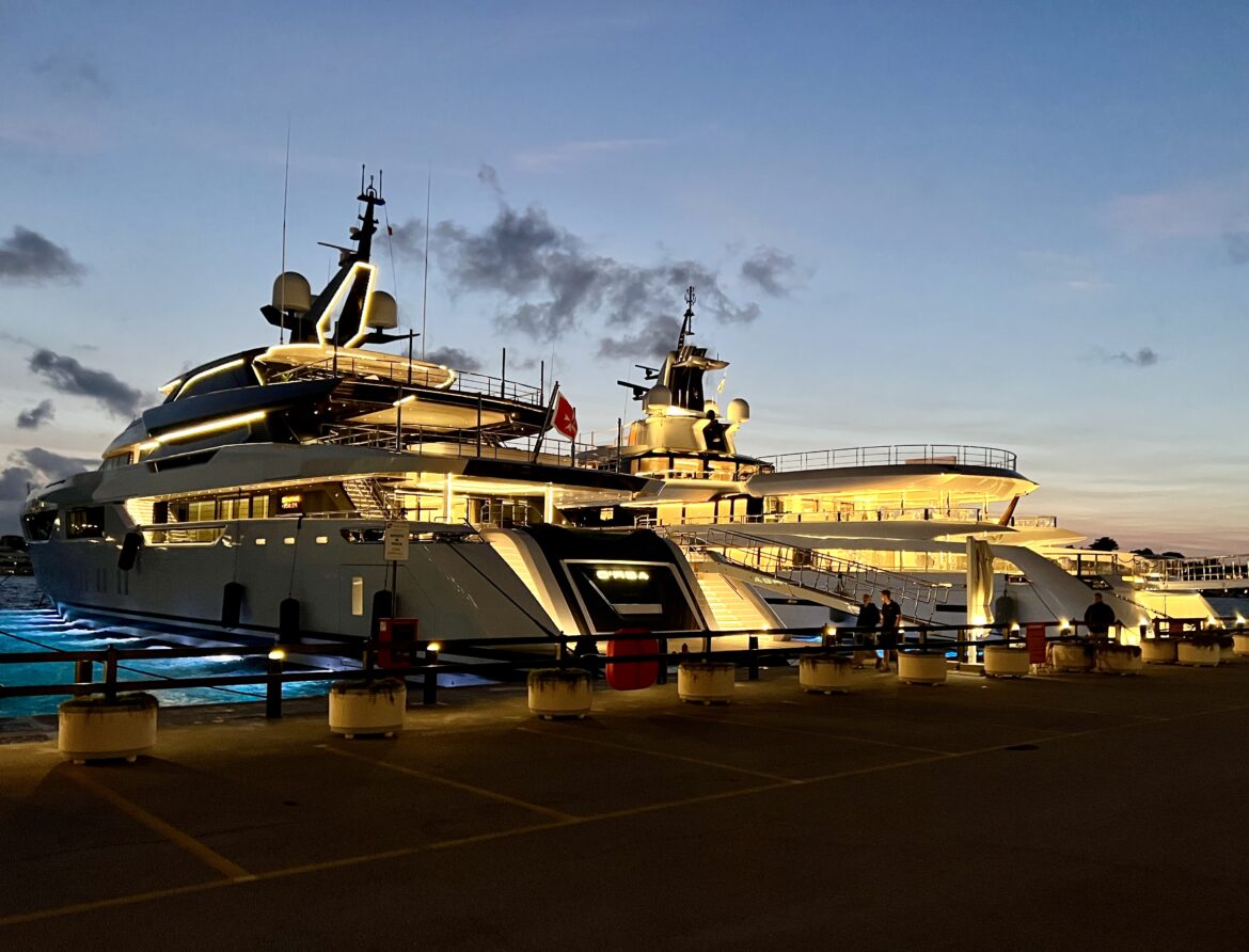 usmanov yacht porto cervo