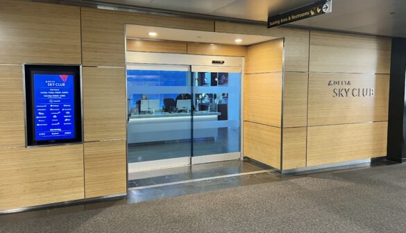 Lounge Review: Delta Sky Club® (EWR - Gates B40 to B47) (CLOSED) - The ...