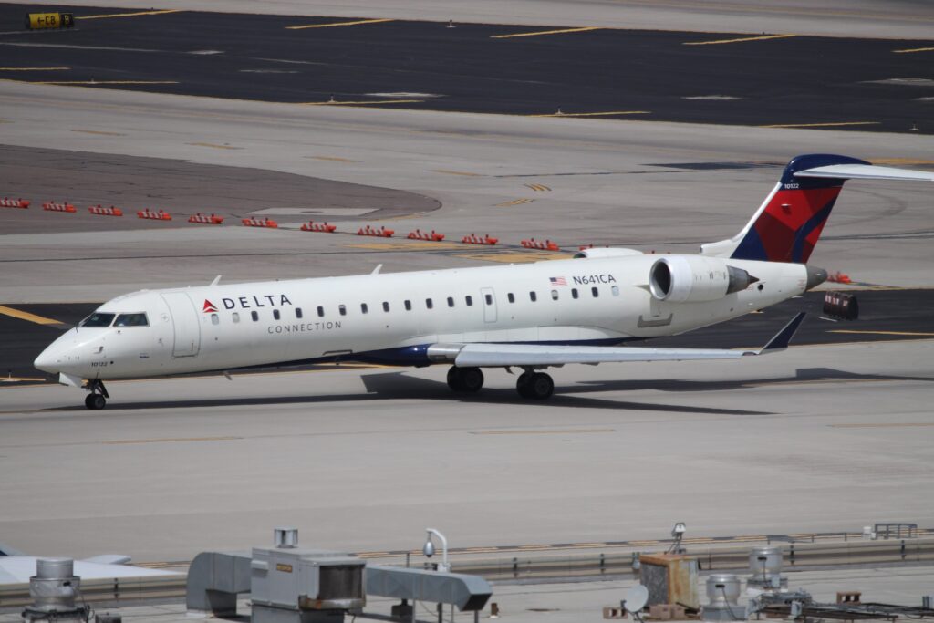 Delta CRJ-700