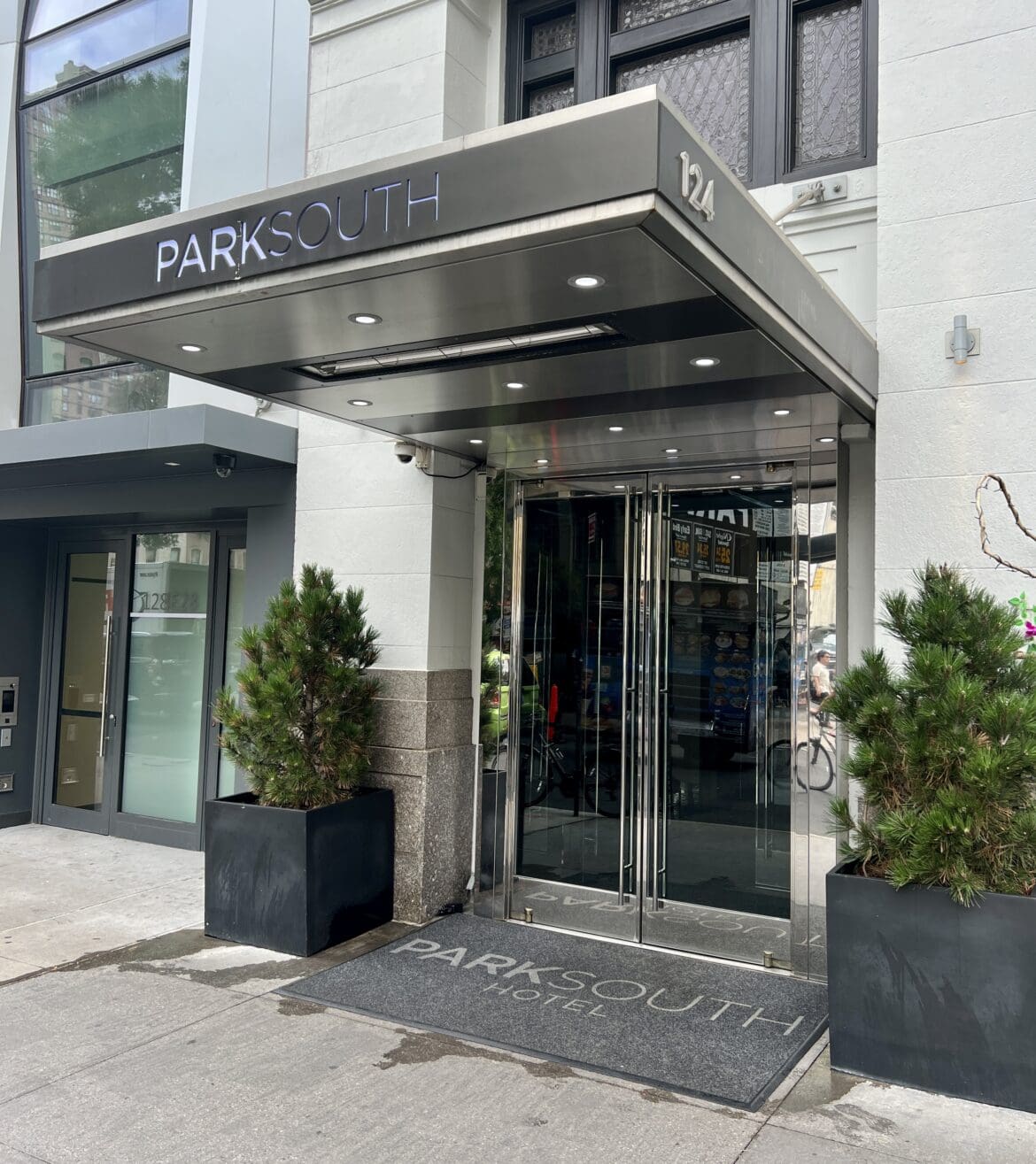 Park South Hotel Exterior