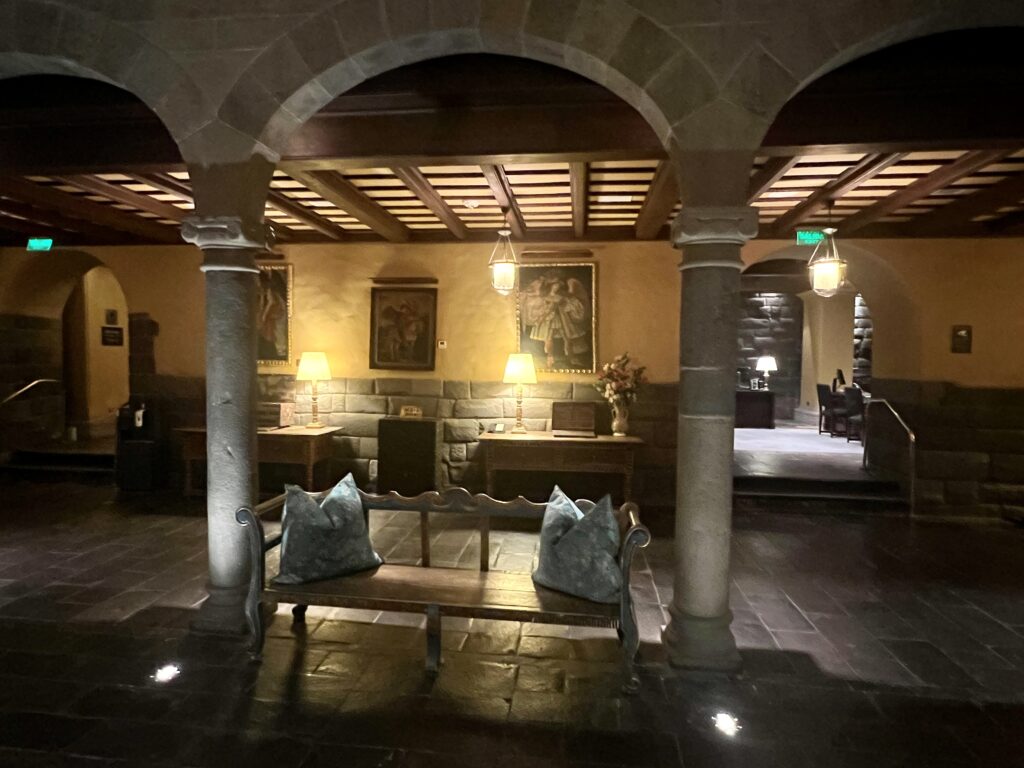 Palacio del Inka Lobby 6