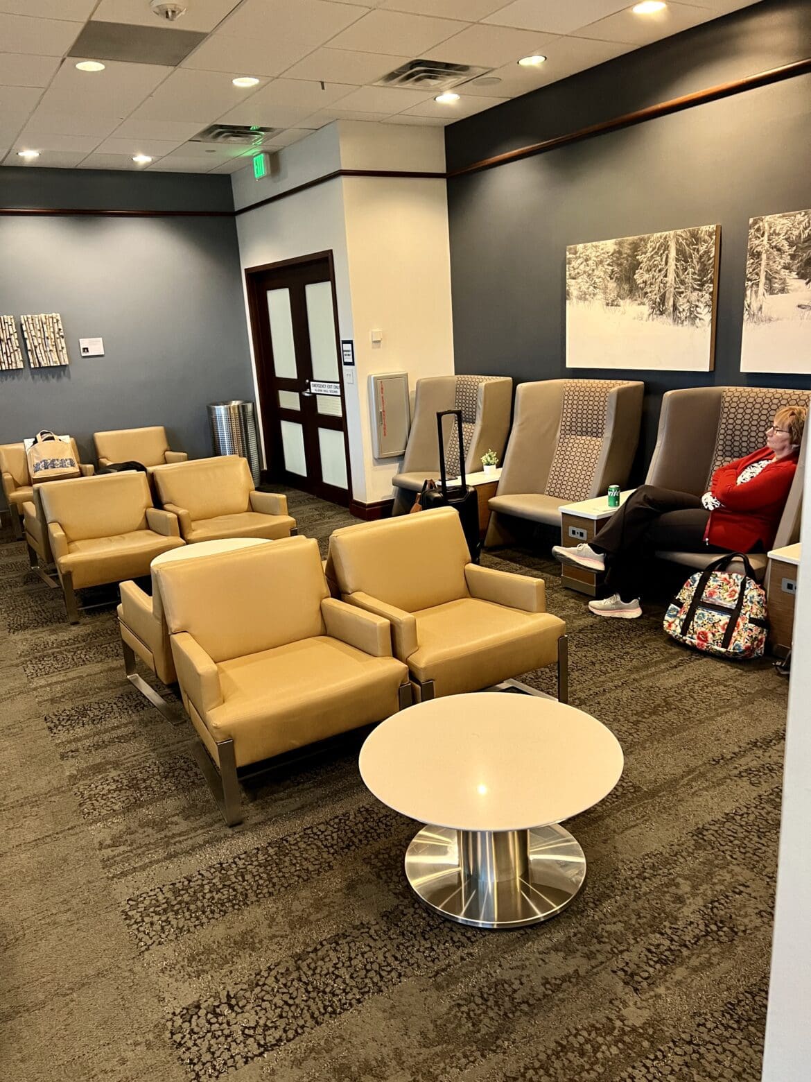 Delta Sky Club DEN 4