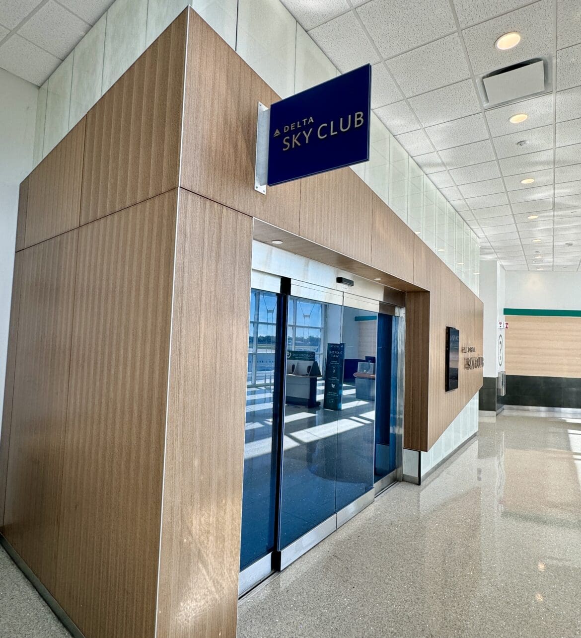 Delta Sky Club MSY 1