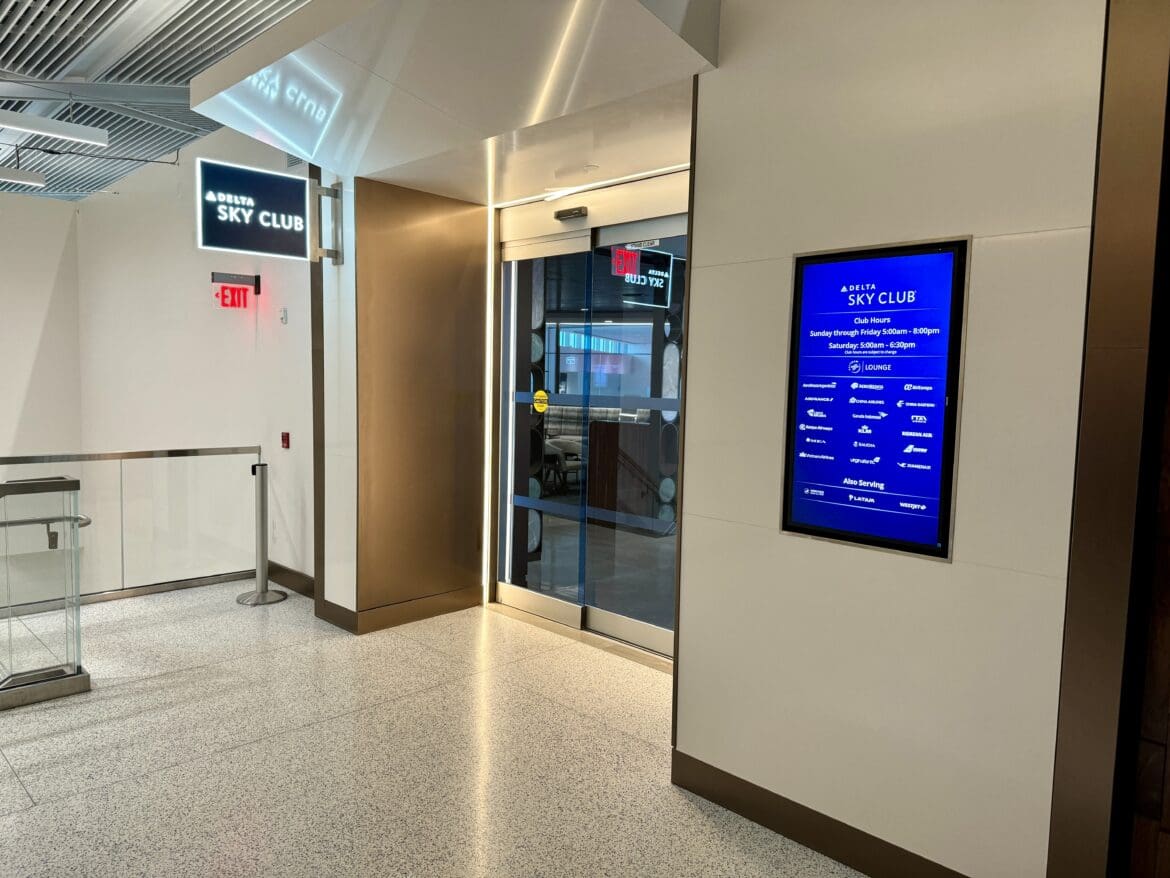 Delta Sky Club EWR Entrance