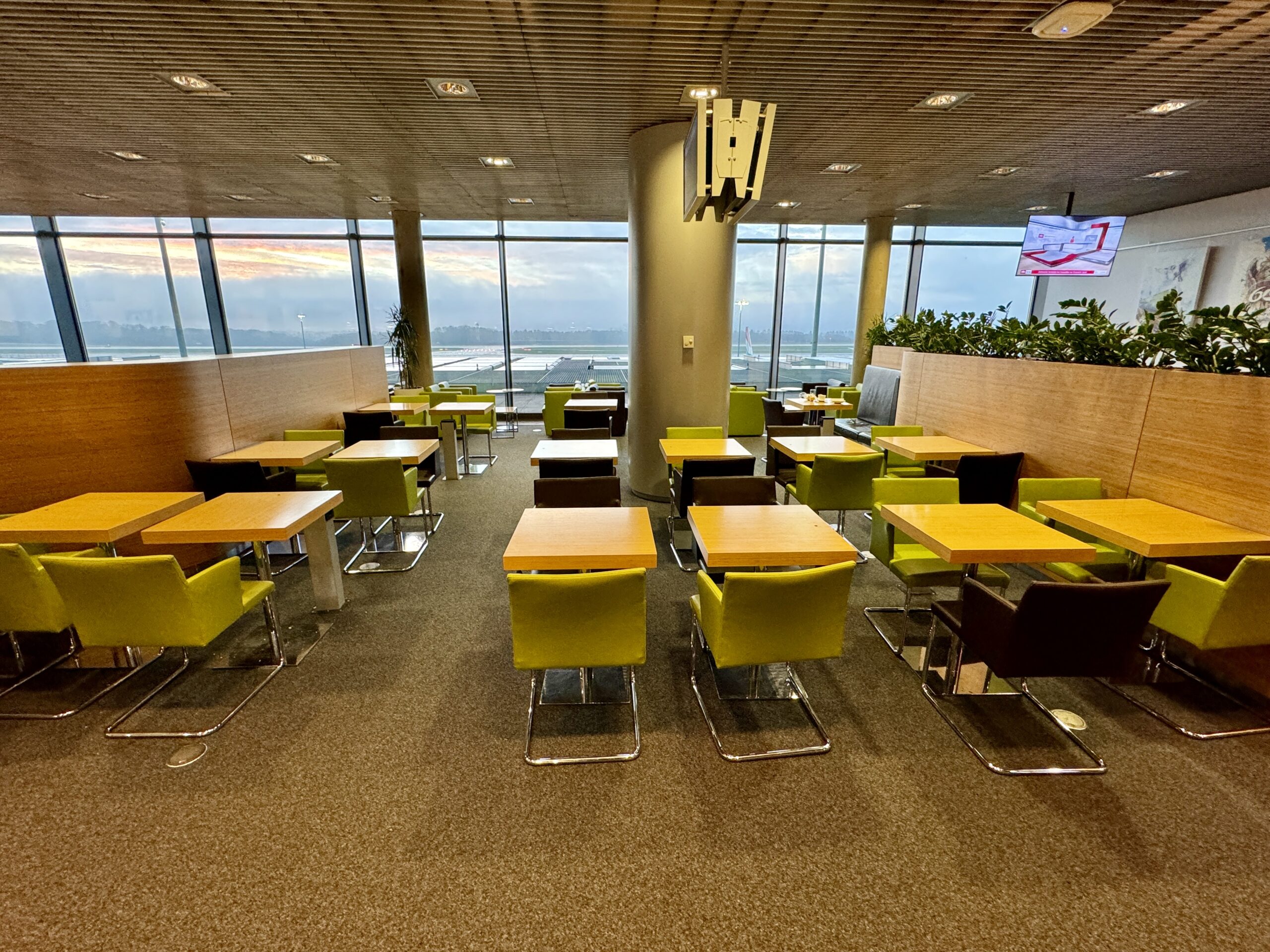 Luxair Lounge 18