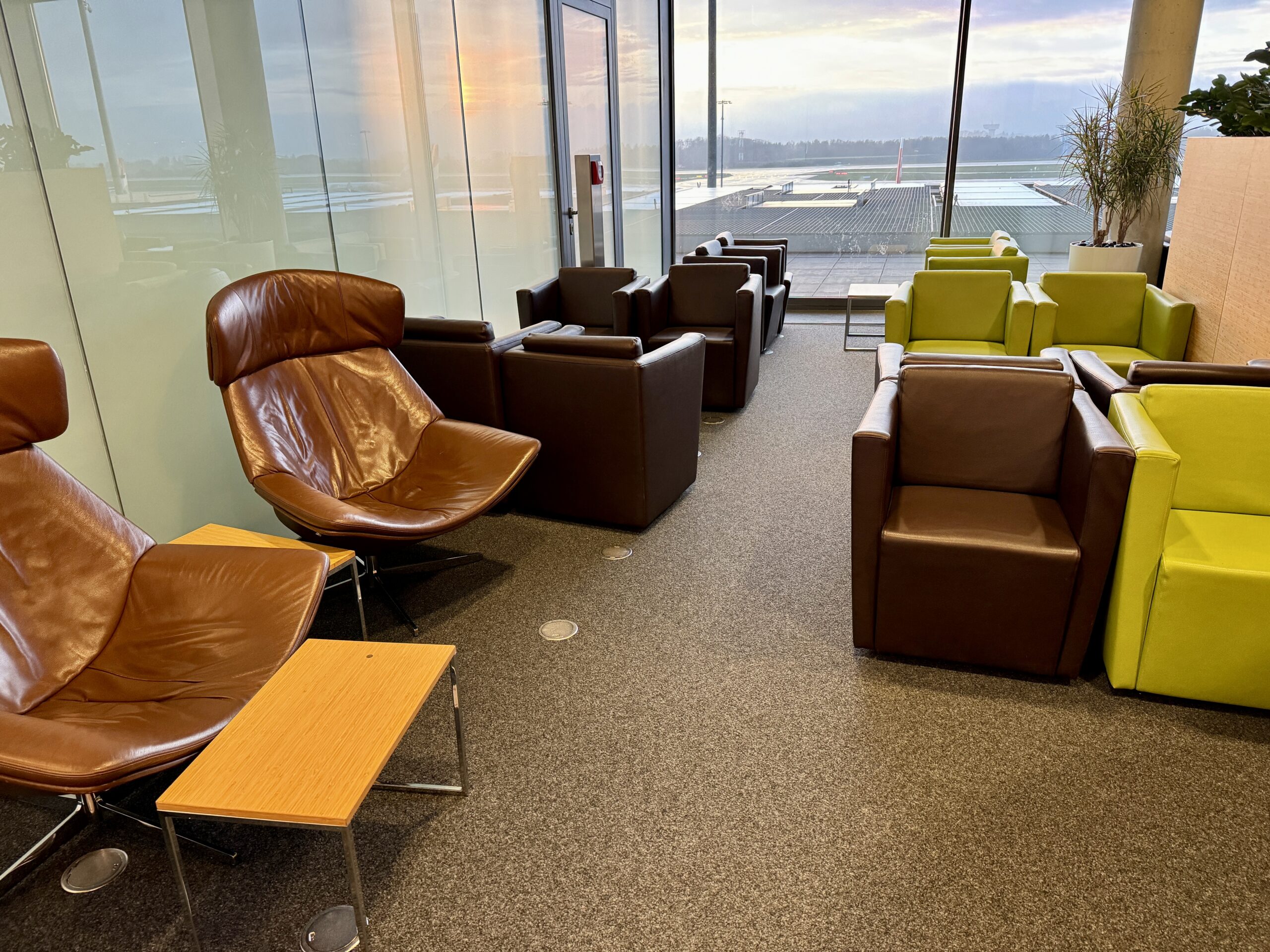 Luxair Lounge 21