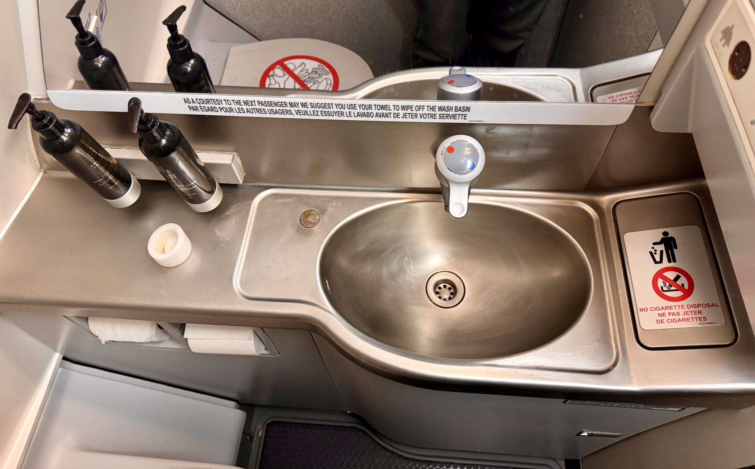 Air Canada Rouge Sink