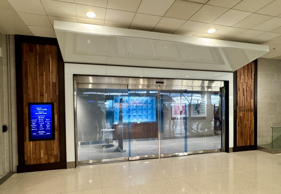 Delta Sky Club DTW A43 1