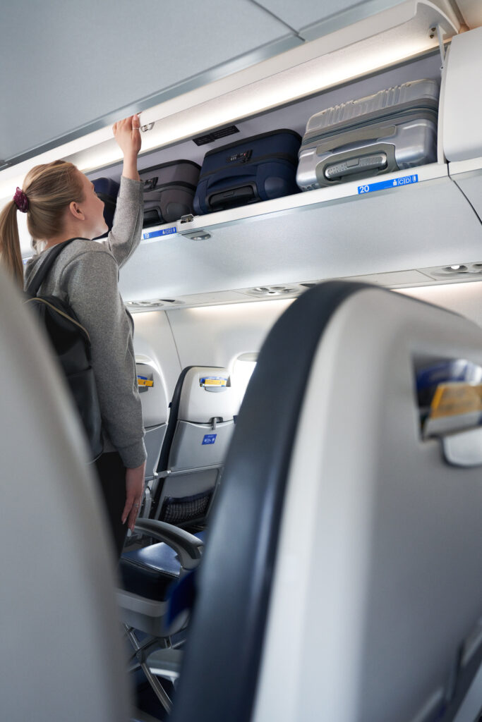 United Becomes the First Airline to Add Larger Overhead Bins to Its Embraer E175 - The Bulkhead Seat