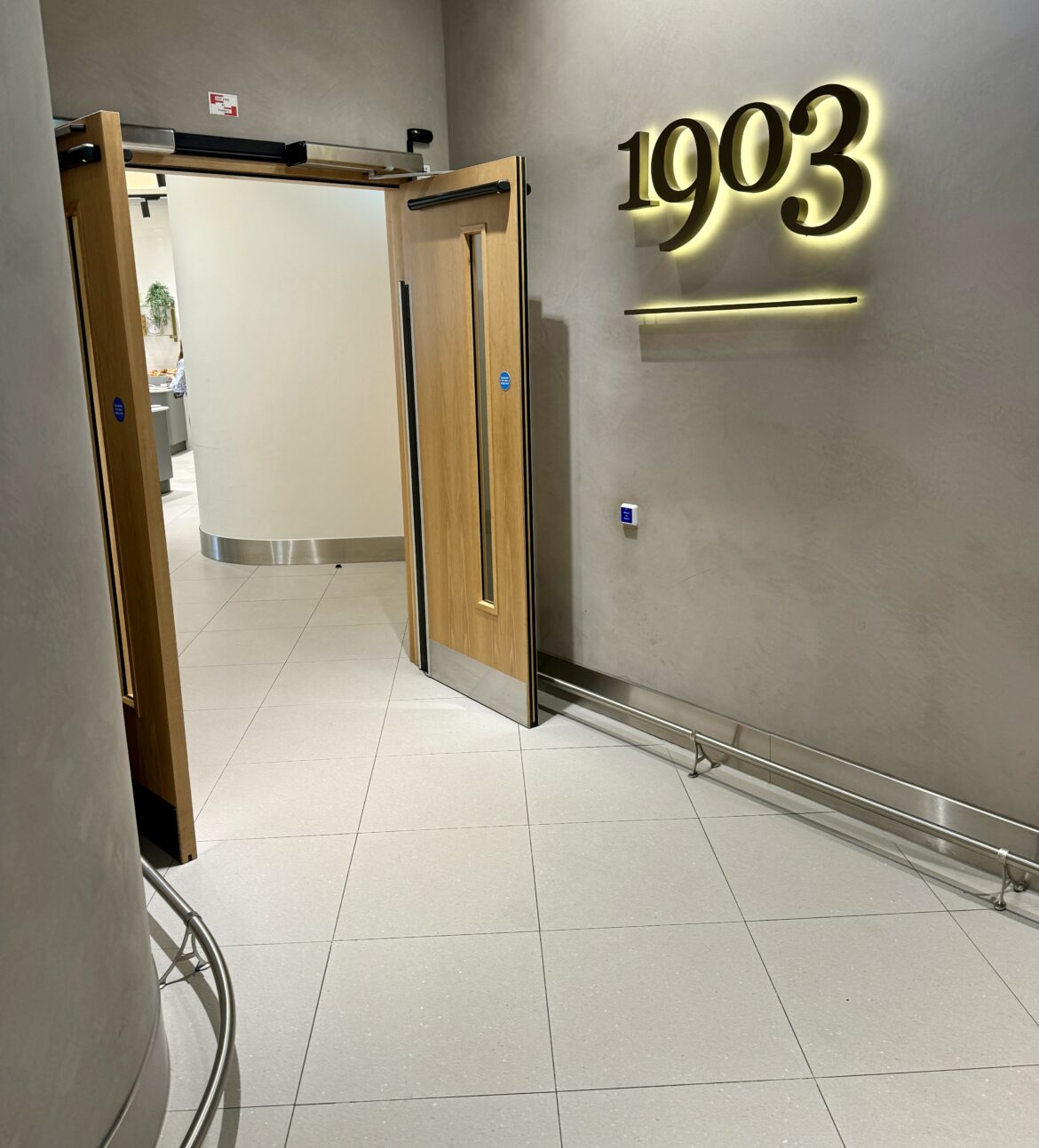 1903 Lounge MAN 3 1903 Lounge MAN 3