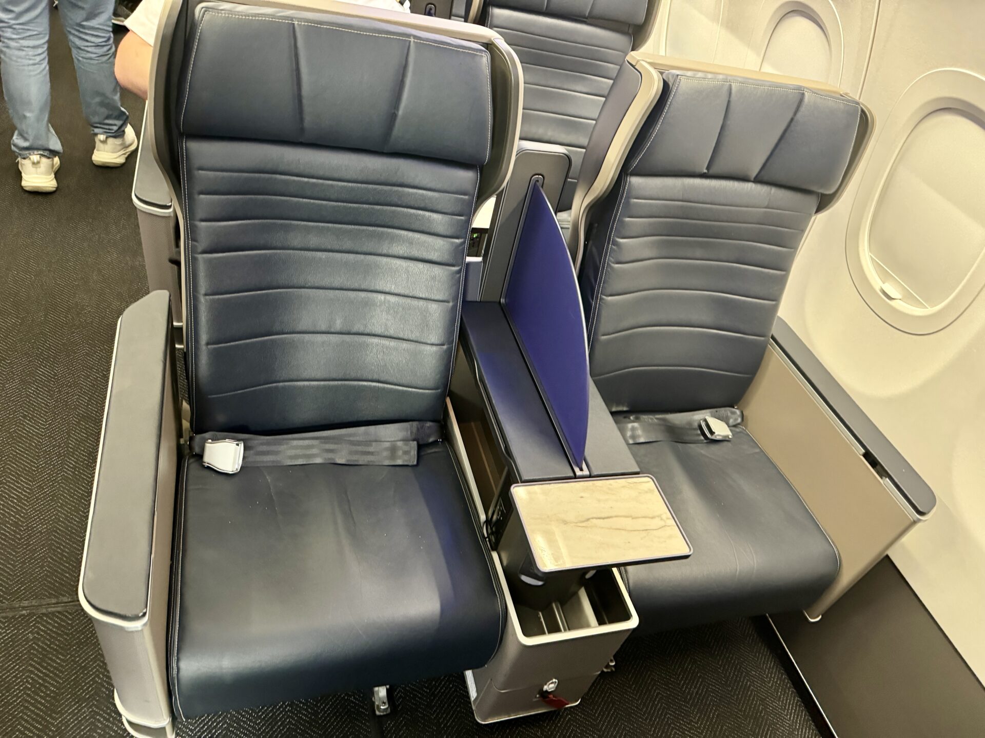 Flight Review: United Airlines Airbus A321neo First Class - IAH-ORD ...