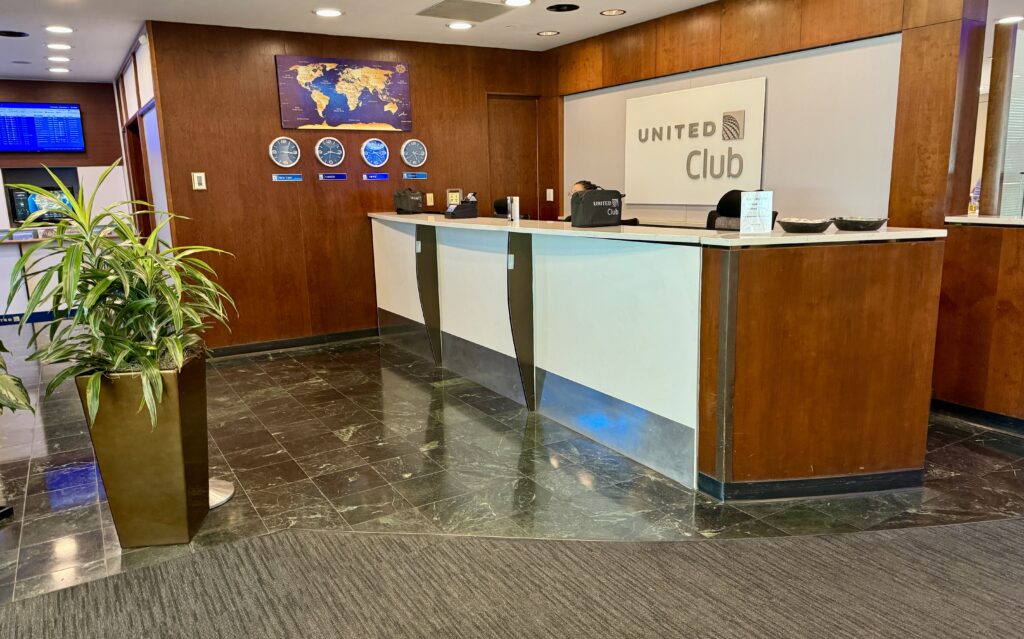 United Club MCO 19