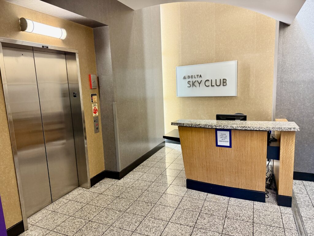 Delta Sky Club CVG 2