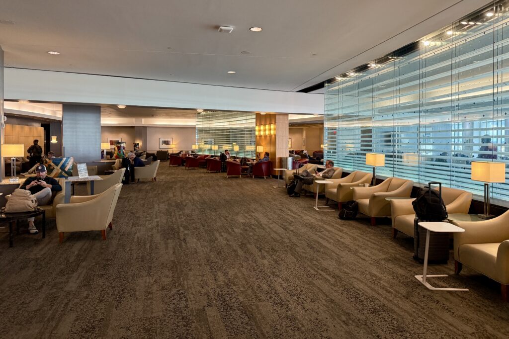 Delta Sky Club CVG 24