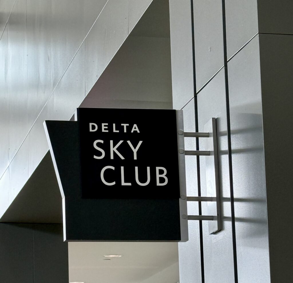 Delta Sky Club CVG 36