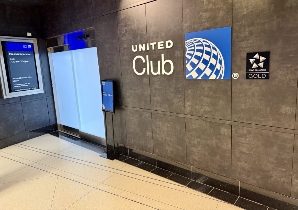 United Club ORD E 1