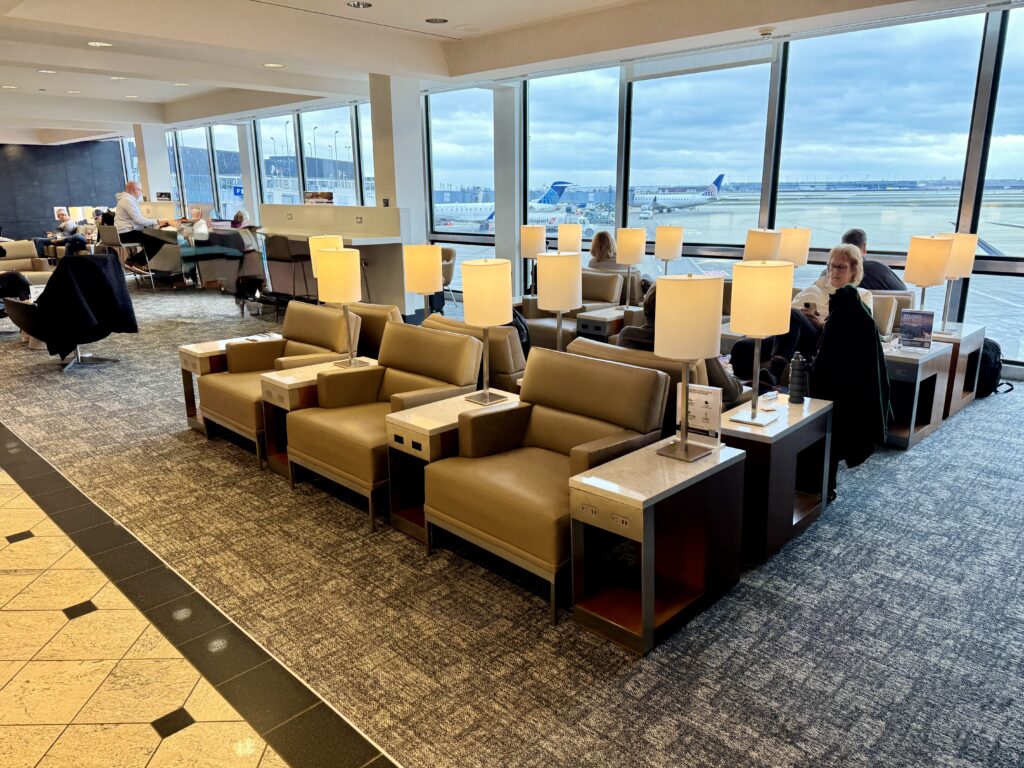 United Club ORD E 20