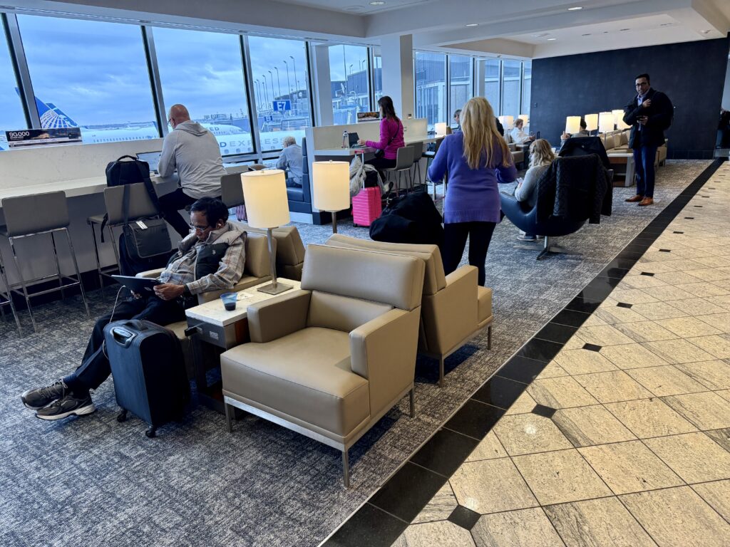 United Club ORD E 17