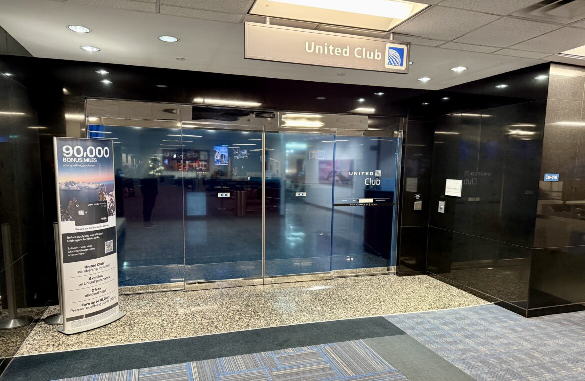 United Club IAD C7 1 United Club IAD C7 1