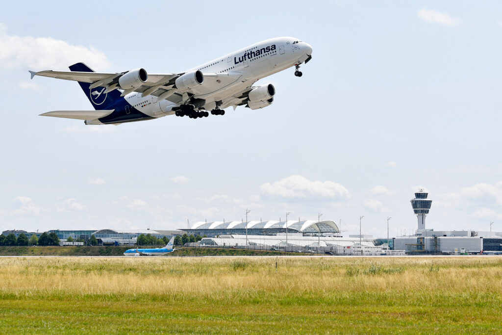 Lufthansa Airbus A380 2