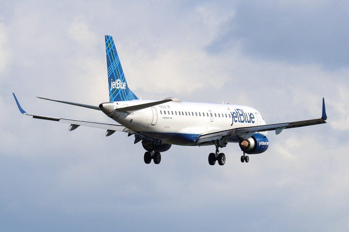 JetBlue Embraer 190 JetBlue Embraer 190