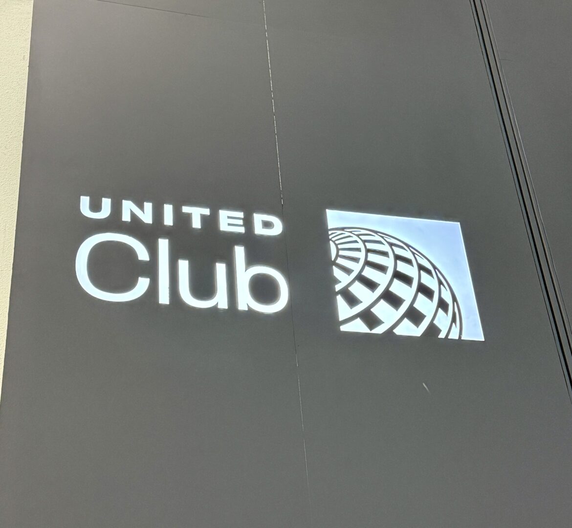 United Club EWR C74 1 United Club EWR C74 1