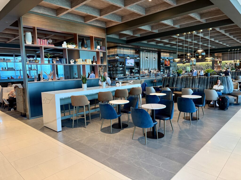 Delta Sky Club ATL D18 17