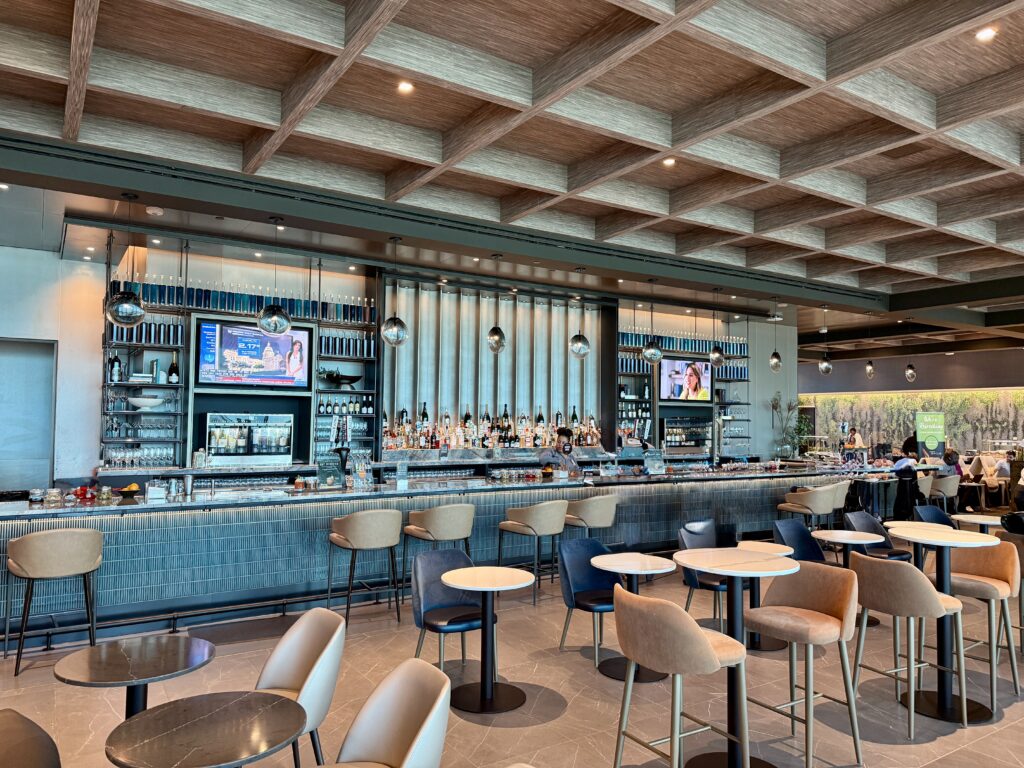 Delta Sky Club ATL D18 7