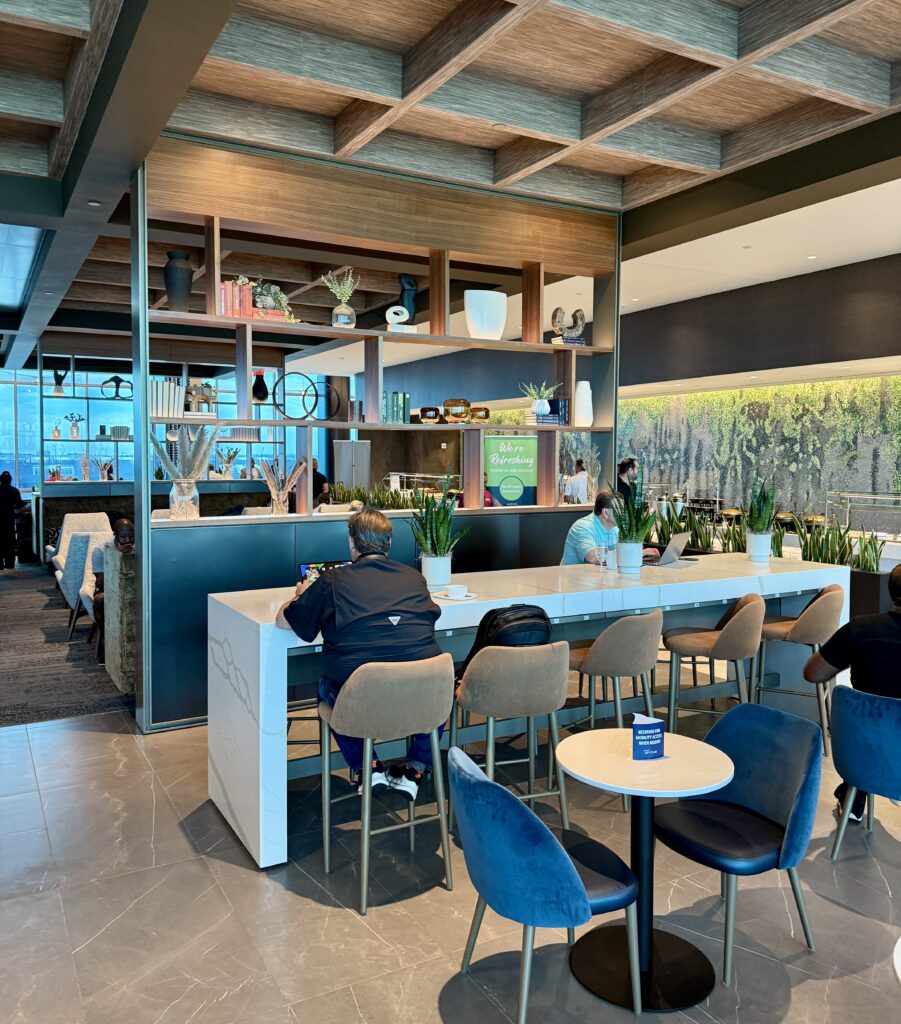 Delta Sky Club ATL D18 18