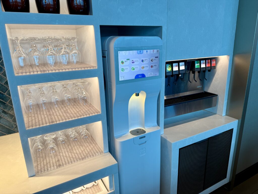 Delta Sky Club ATL D18 10