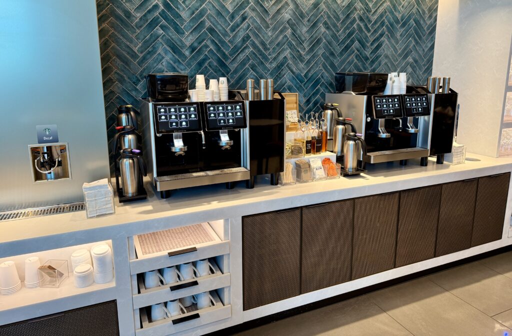 Delta Sky Club ATL D18 13