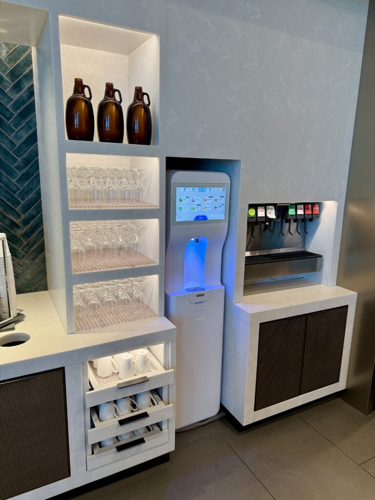 Delta Sky Club ATL D18 15