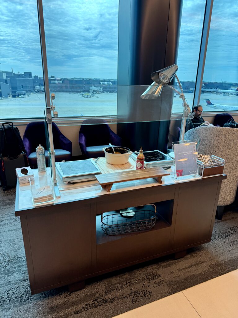 Delta Sky Club ATL D18 16