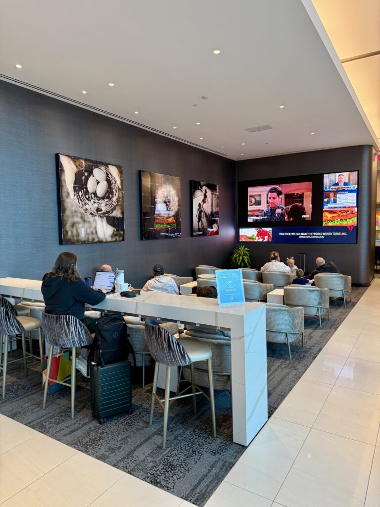 Delta Sky Club ATL D18 19