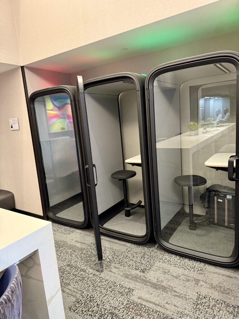 Delta Sky Club ATL D18 20
