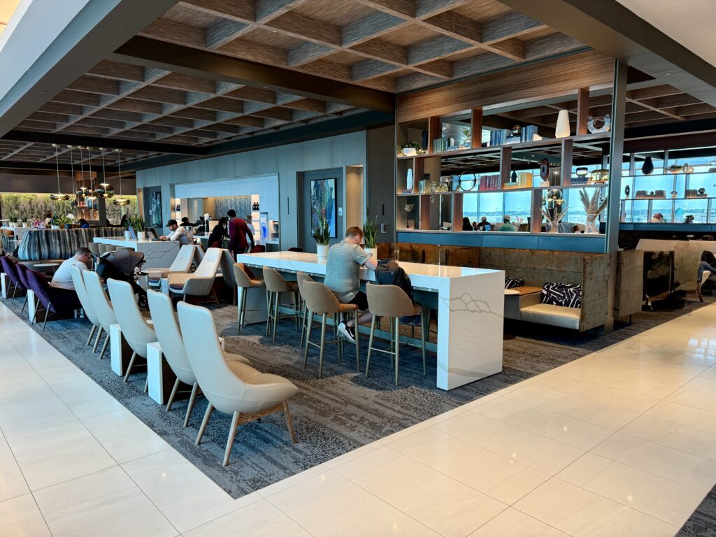 Delta Sky Club ATL D18 21