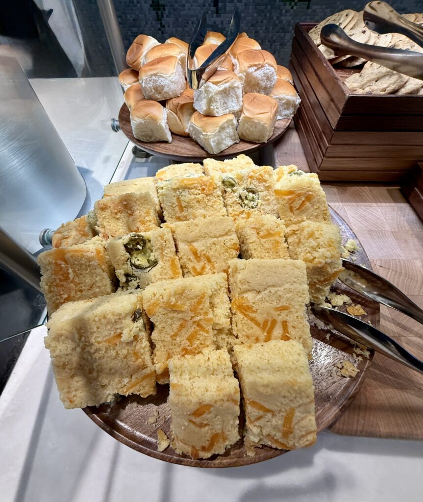 Delta Sky Club ATL D18 44