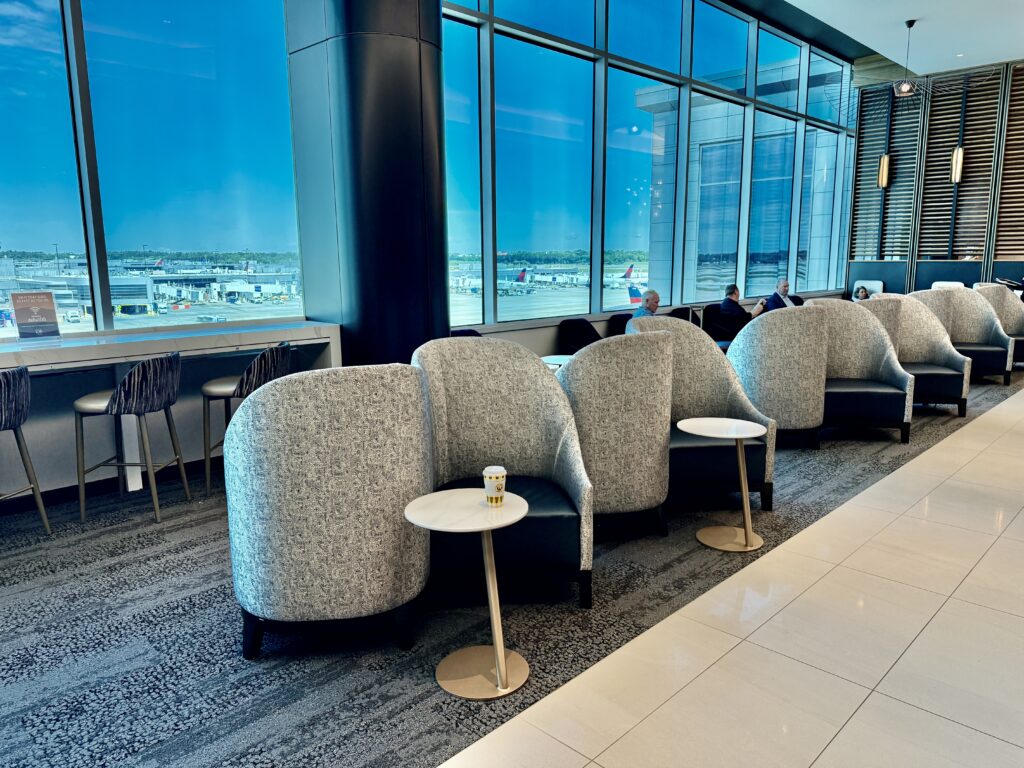 Delta Sky Club ATL D18 47