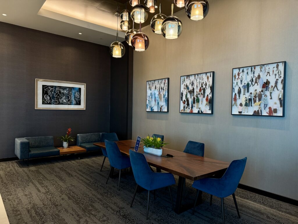 Delta Sky Club ATL D18 48