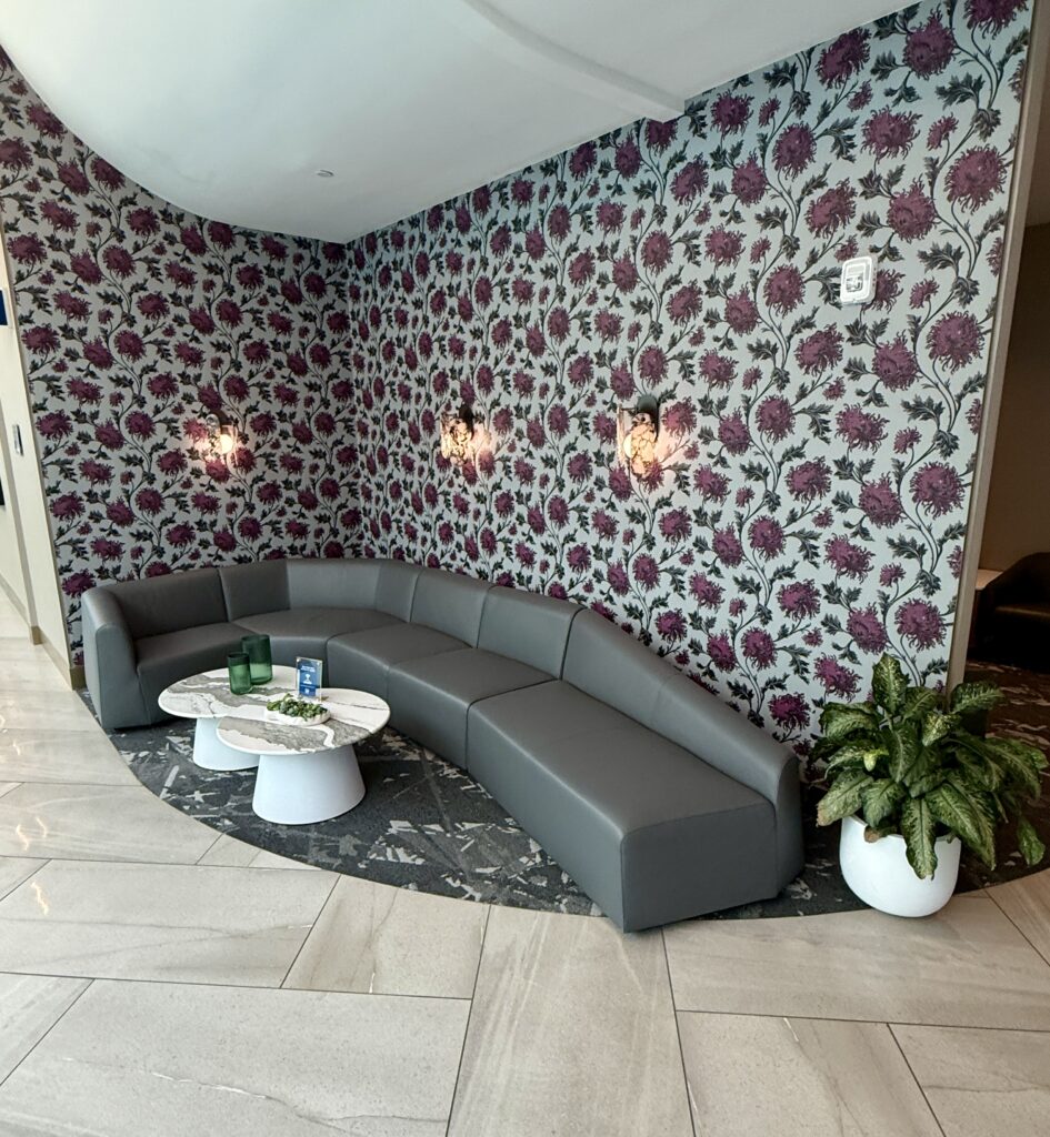 Delta Sky Club CLT 32