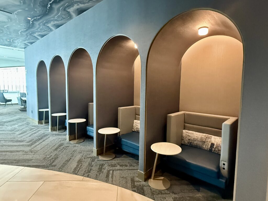 Delta Sky Club CLT 31