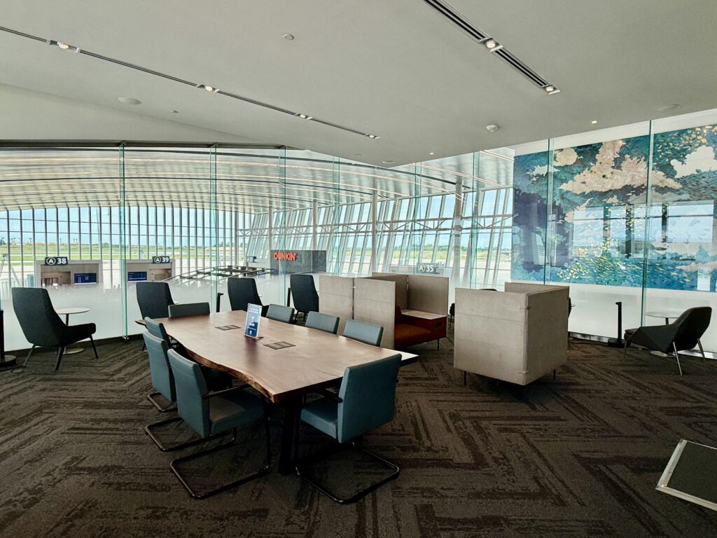 Delta Sky Club CLT 35